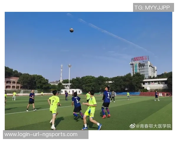 大脚骨的足球梦想与坚持不懈的奋斗历程 大脚骨的足球梦想与坚持不懈的奋斗历程